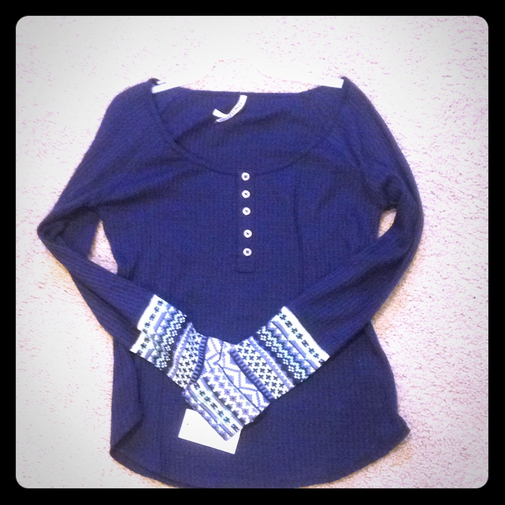 Long sleeve, navy blouse.